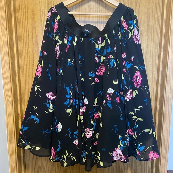 torrid Dresses & Skirts - 🆕 NWT Torrid floral skirt